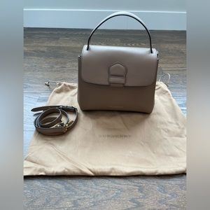 Rare-beautiful Burberry handbag! Serious buyers only!